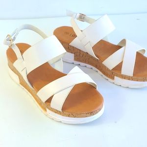 Love83 White Sandals/ Size 8